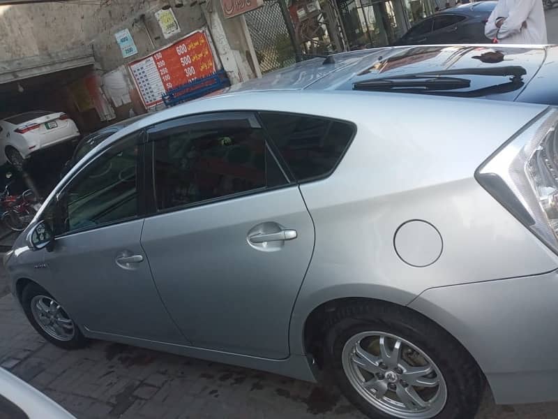 Toyota Prius 2011 3