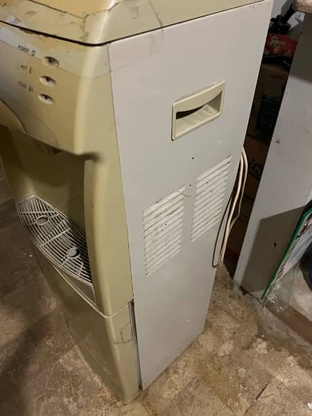 Selling used water dispenser 2