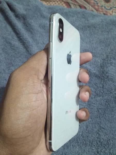 Urgent Iphone X in 10/10 condition is available for you 1