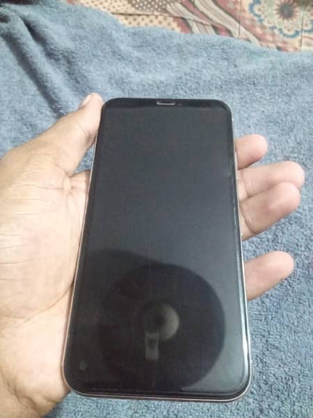 Urgent Iphone X in 10/10 condition is available for you 2