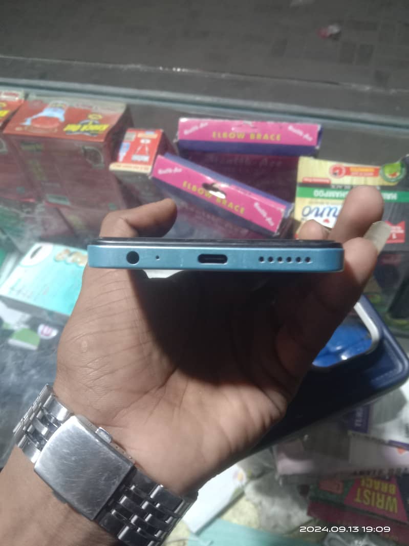 Infinix smart 8pr0 4+4/128gb 2