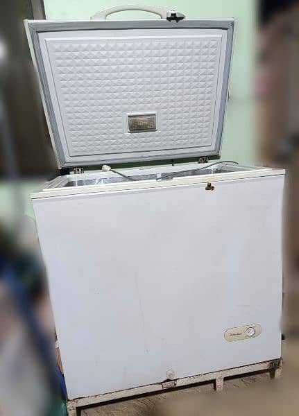 Dawlance freezer in very good condition 1