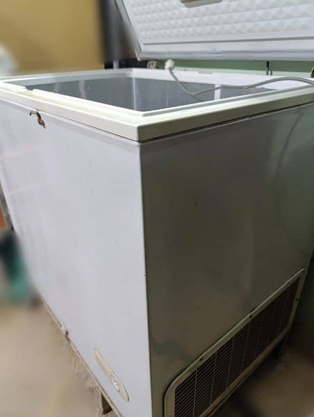 Dawlance freezer in very good condition 2