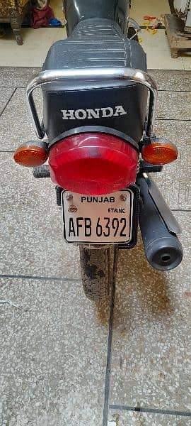 Honda 125 Black colour 6