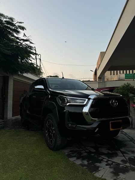 2021 Toyota Hilux Revo V in Brand New Condition 4