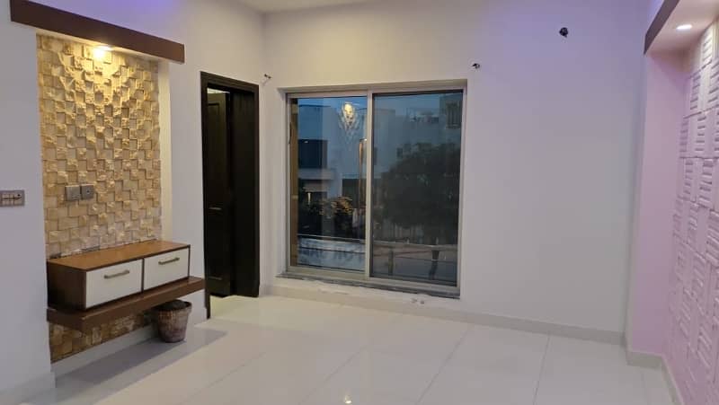 1 Kanal House In Stunning Bahria Town Is Available For sale 2