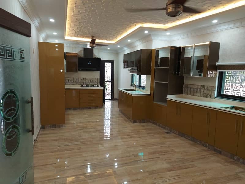 Premium 10 Marla House Is Available For sale In Bahria Town 8