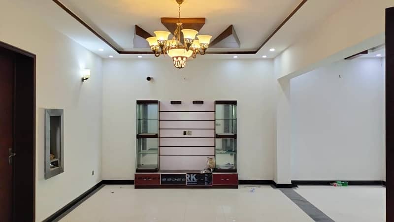 10 Marla House Available In Bahria Town For sale 0