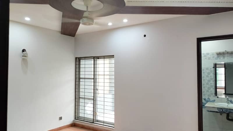 10 Marla House Available In Bahria Town For sale 4