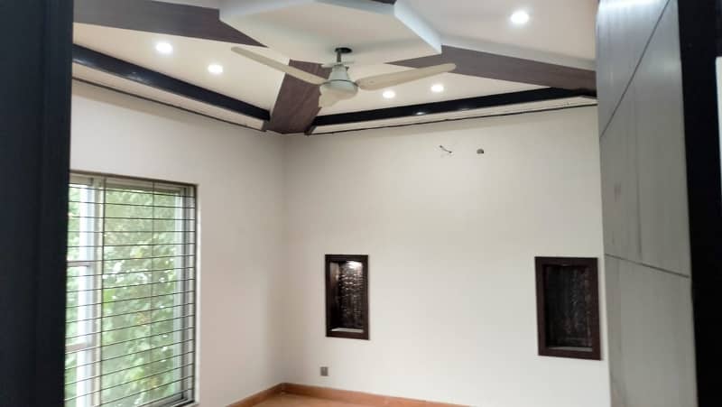 10 Marla House Available In Bahria Town For sale 6