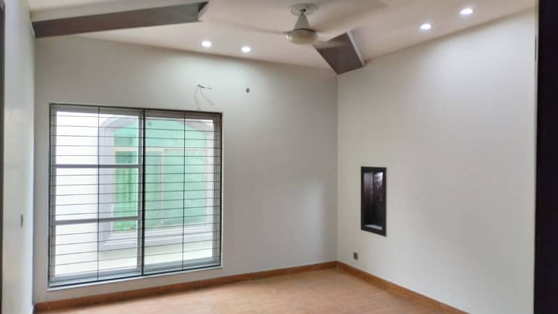 10 Marla House Available In Bahria Town For sale 8