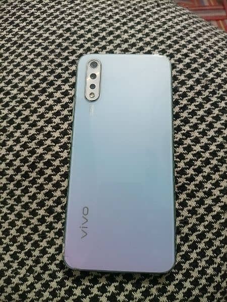 vivo s1 8/256gb 10/10  no cal olx chat and Whatsapp number 03028868599 3