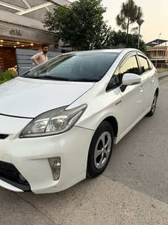 Toyota Prius 2013 For Sale in Very Good Condition