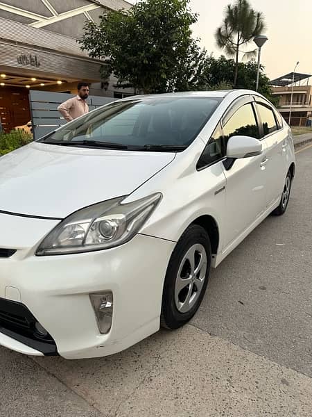 Toyota Prius 2013 For Sale in Very Good Condition 0