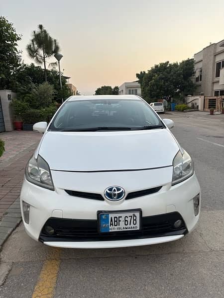 Toyota Prius 2013 For Sale in Very Good Condition 1