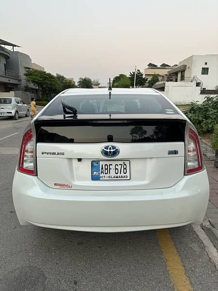 Toyota Prius 2013 For Sale in Very Good Condition 4