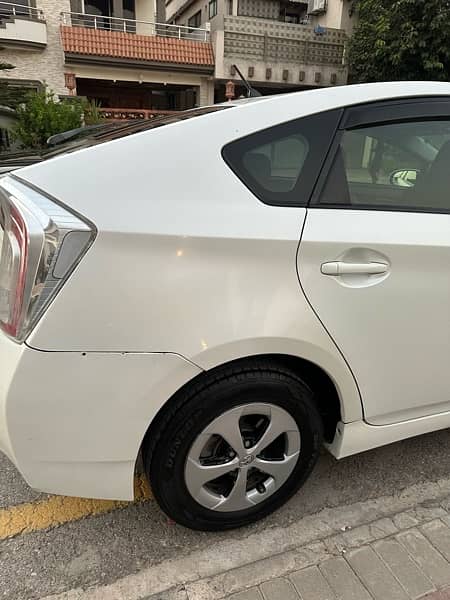 Toyota Prius 2013 For Sale in Very Good Condition 5