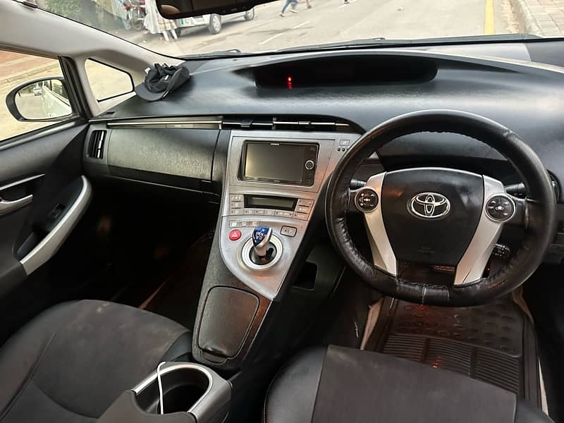 Toyota Prius 2013 For Sale in Very Good Condition 12