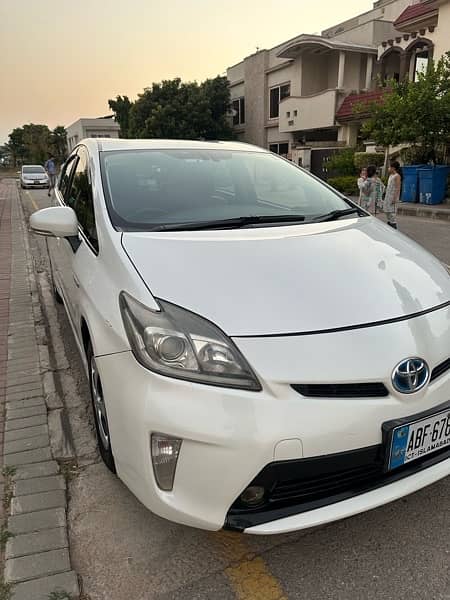 Toyota Prius 2013 For Sale in Very Good Condition 13