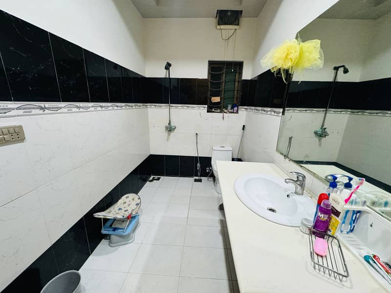 10 MARLA LOWER PORTION WITH SOLAR AND GREEN METER AVAILABLE FOR RENT IN VALANCIA BLOCK M 5