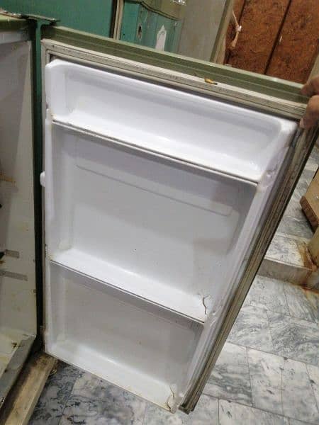 single door refrigerator is for sell 3