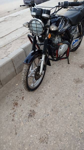 Suzuki GS SE 150 MODEL 2017 1