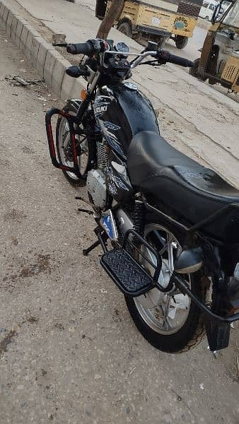 Suzuki GS SE 150 MODEL 2017 6