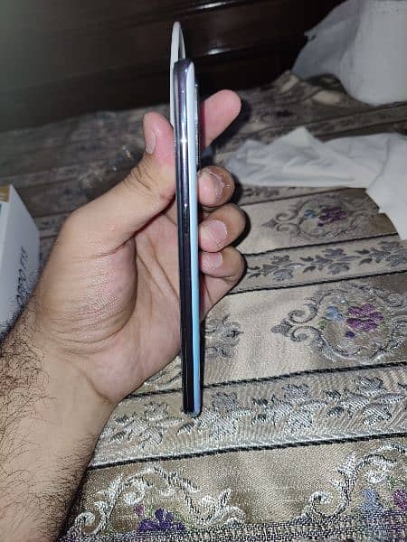 OPPO F15 8Gb Ram 256 Rom with box and charger in 10/10 condition 4