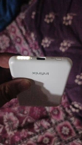 infinx Note 40 Pro Wireless Charger 1