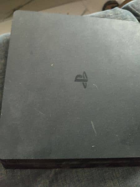 PS4 slim 0