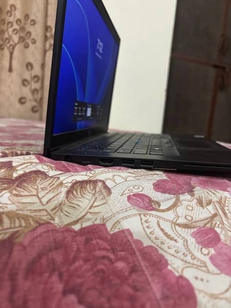 i5 8th generation Dell Latitude 7490 Slim Body 1