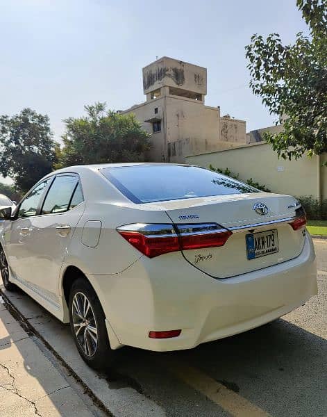 Toyota Altis Grande 2018 4