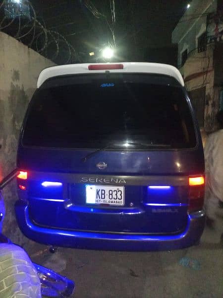 Nissan Serena 4