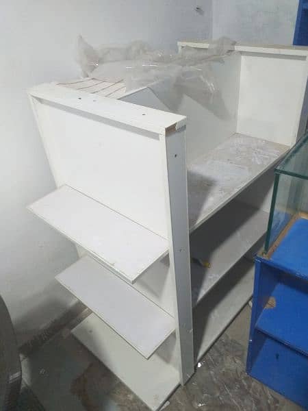 Shop Rack for sale in good condition 3