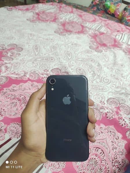 iPhone XR FU 128gb with original box and charger 2