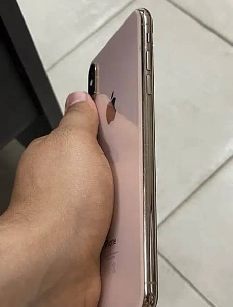 iphone xs max in lush condition with 256 gb pta approved 1