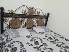 urgently sale an iron bed