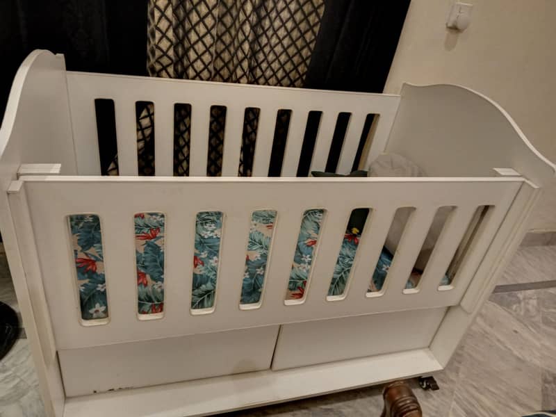 Baby cot 1