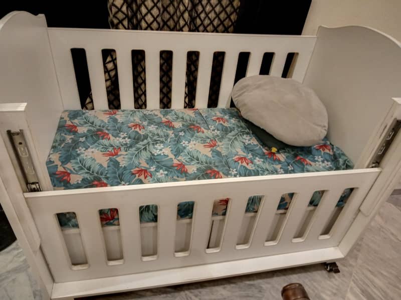 Baby cot 2