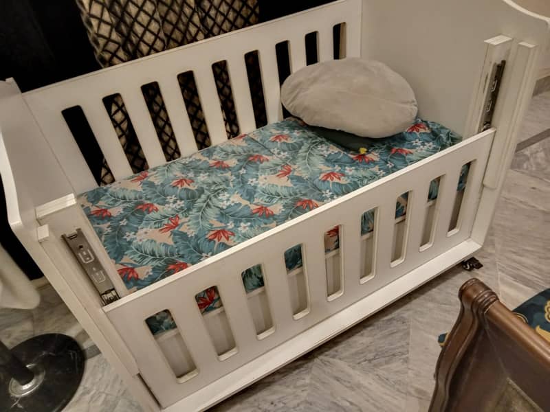 Baby cot 3