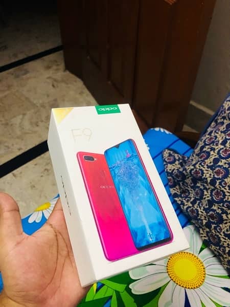 Oppo F9 4/64 with box 9