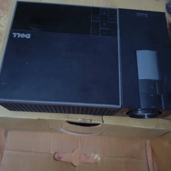 urgent sale projector 5