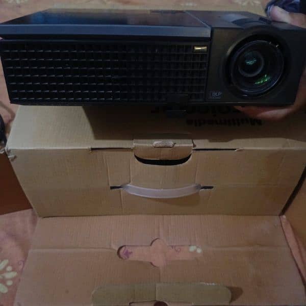 urgent sale projector 6