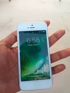 iPhone 5 16 GB non PTA condition 10/10