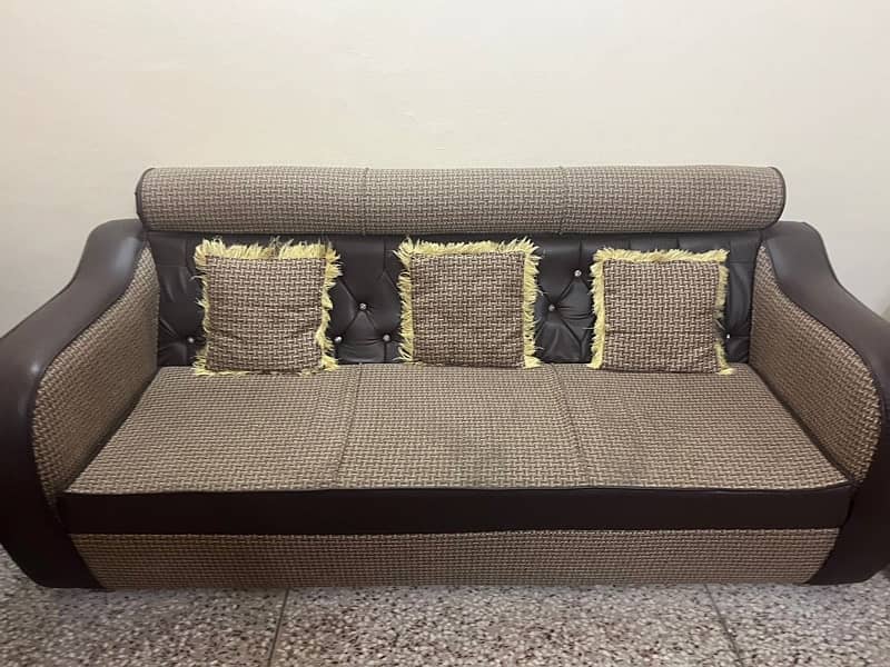 05 Seater Sofa Set 9/10 1