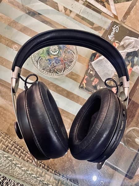 Original Sennheiser Momentum 3 Bluetooth Headphones 0