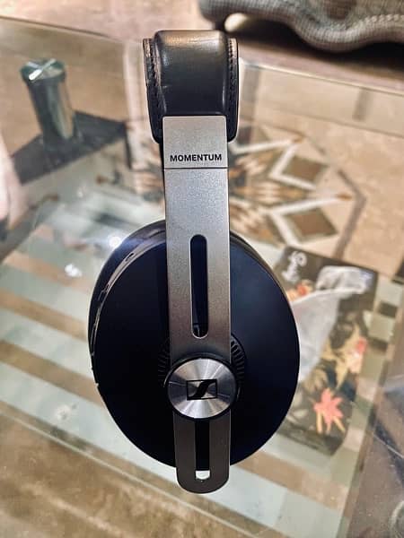 Original Sennheiser Momentum 3 Bluetooth Headphones 1