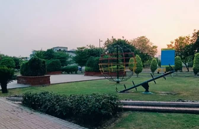 5-Marla Facing Park Plot 40 Feet Road Best Opportunity for Prime Location For Sale In NewLahoreCity Near To Bahria Town Lahore 1