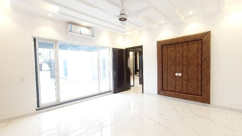 1 Kanal House In DHA Phase 6 - Block N Is Available For sale 28