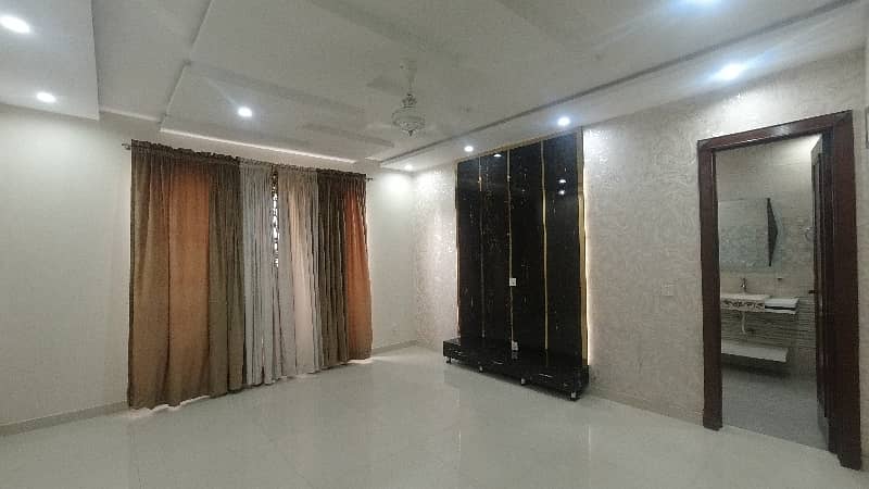 Ideal House For sale In DHA Phase 7 - Block X 14